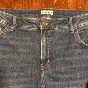 AVA & VIV Distressed Cropped Jeans